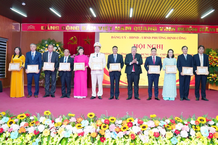 PHƯỜNG ĐỊNH CÔNG TỔ CHỨC HỘI NGHỊ TỔNG KẾT CÔNG TÁC XÂY DỰNG ĐẢNG, CHÍNH QUYỀN NĂM 2025- Ảnh 7.