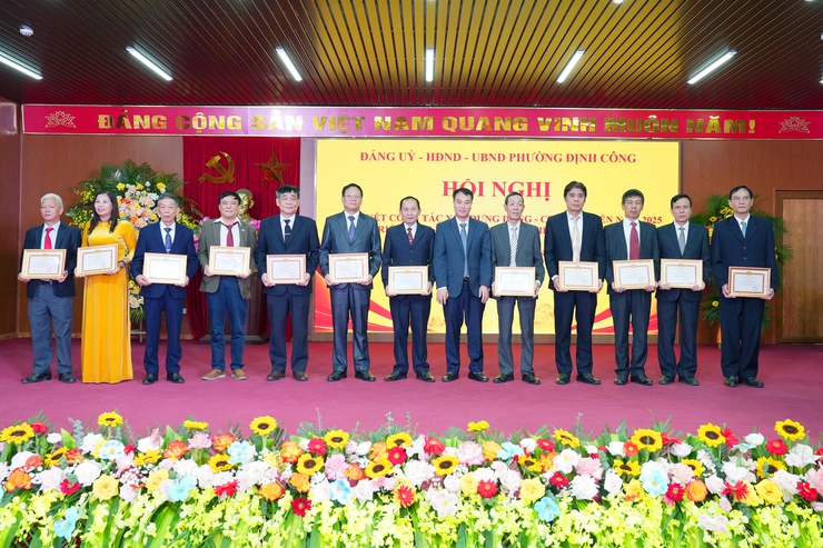 PHƯỜNG ĐỊNH CÔNG TỔ CHỨC HỘI NGHỊ TỔNG KẾT CÔNG TÁC XÂY DỰNG ĐẢNG, CHÍNH QUYỀN NĂM 2025- Ảnh 13.
