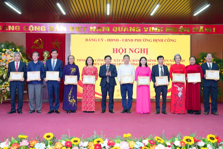 PHƯỜNG ĐỊNH CÔNG TỔ CHỨC HỘI NGHỊ TỔNG KẾT CÔNG TÁC XÂY DỰNG ĐẢNG, CHÍNH QUYỀN NĂM 2025- Ảnh 8.