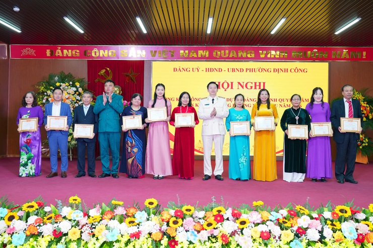 PHƯỜNG ĐỊNH CÔNG TỔ CHỨC HỘI NGHỊ TỔNG KẾT CÔNG TÁC XÂY DỰNG ĐẢNG, CHÍNH QUYỀN NĂM 2025- Ảnh 11.