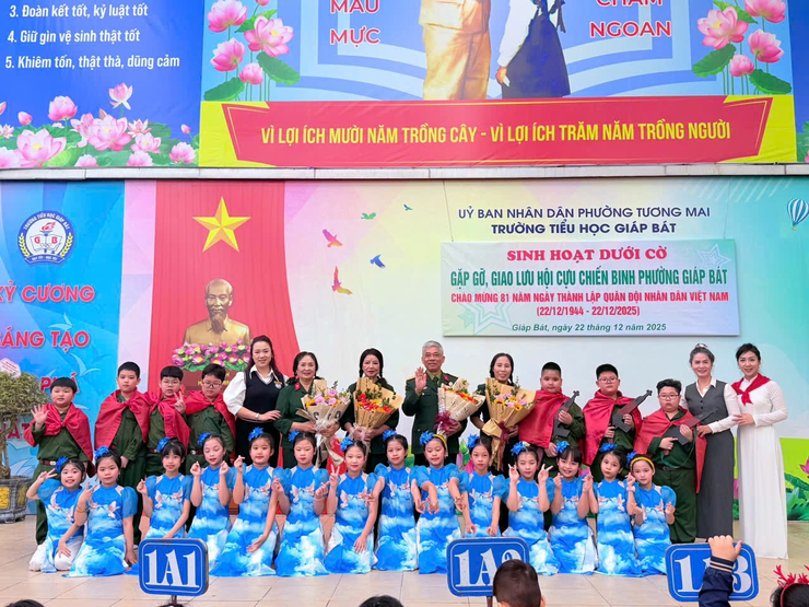 TRƯỜNG TIỂU HỌC GIÁP BÁT TỔ CHỨC CHƯƠNG TRÌNH “GẶP GỠ, GIAO LƯU HỘI CỰU CHIẾN BINH PHƯỜNG TƯƠNG MAI”
- Ảnh 1.