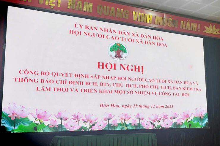 LỄ CÔNG BỐ QUYẾT ĐỊNH SÁP NHẬP HỘI NGƯỜI CAO TUỔI XÃ DÂN HÒA- Ảnh 1.
