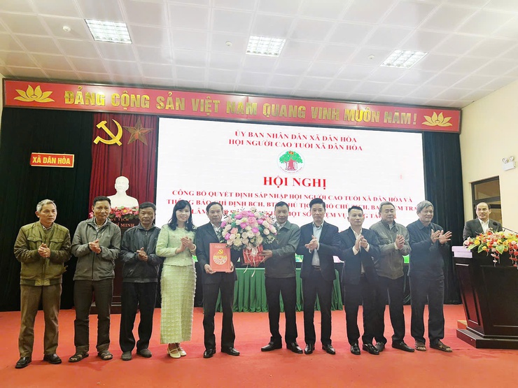 LỄ CÔNG BỐ QUYẾT ĐỊNH SÁP NHẬP HỘI NGƯỜI CAO TUỔI XÃ DÂN HÒA- Ảnh 2.
