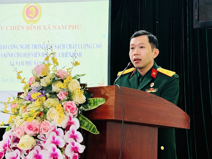 Hội CCB xã Nam Phù chuyển giao công nghệ trồng rau sạch trong nhà kính: Mở hướng làm kinh tế bền vững cho hội viên- Ảnh 1.