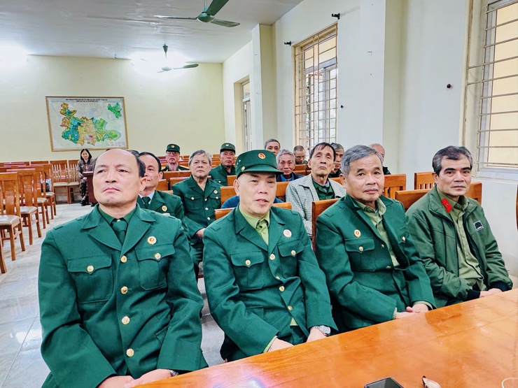 Hội CCB xã Nam Phù chuyển giao công nghệ trồng rau sạch trong nhà kính: Mở hướng làm kinh tế bền vững cho hội viên- Ảnh 3.