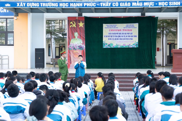 Tuyên truyền, phổ biến pháp luật cho học sinh - xây dựng môi trường học đường an toàn, lành mạnh- Ảnh 4.