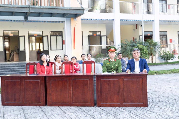 Tuyên truyền, phổ biến pháp luật cho học sinh - xây dựng môi trường học đường an toàn, lành mạnh- Ảnh 1.