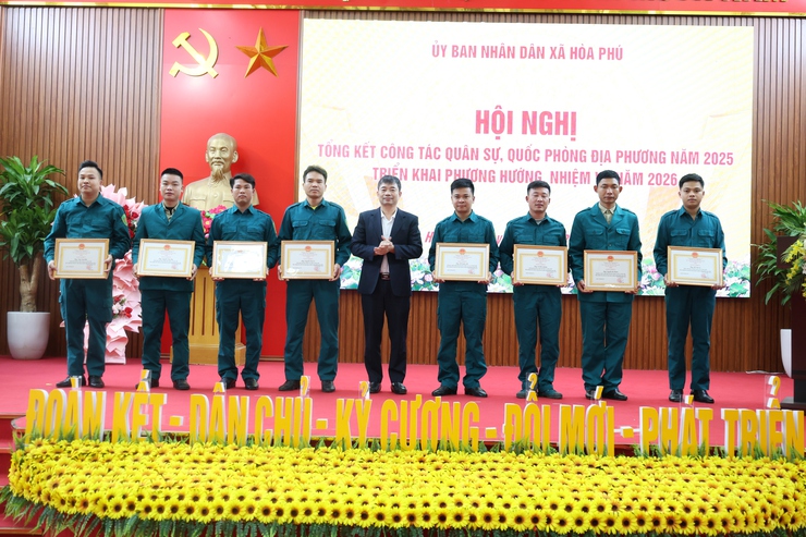 UBND xã Hòa Phú tổng kết công tác quân sự địa phương năm 2025- Ảnh 6.