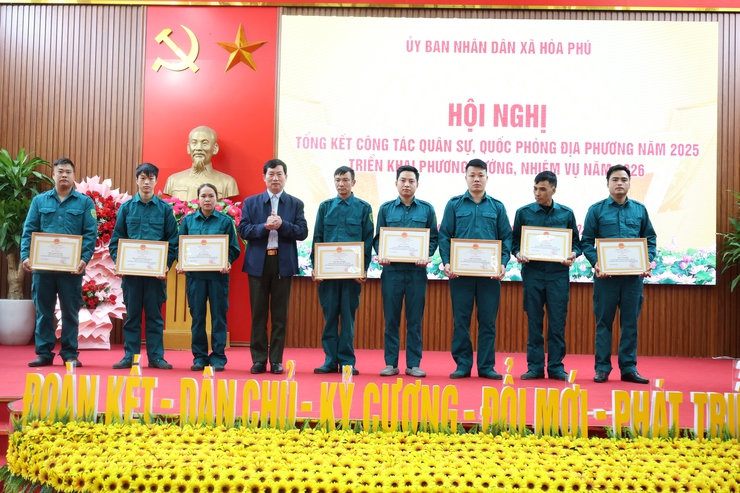 UBND xã Hòa Phú tổng kết công tác quân sự địa phương năm 2025- Ảnh 7.
