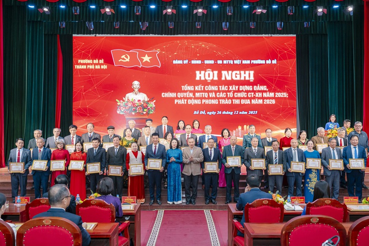 Phường Bồ Đề tổ chức Hội nghị tổng kết công tác xây dựng Đảng, chính quyền, MTTQ và các tổ chức chính trị - xã hội năm 2025; phát động phong trào thi đua phấn đấu hoàn thành xuất sắc nhiệm vụ năm 2026- Ảnh 14.
