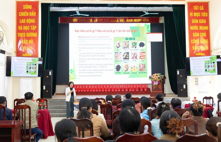 Tập huấn phân loại, xử lý rác thải hữu cơ và vệ sinh an toàn thực phẩm tại xã Ứng Thiên- Ảnh 5.