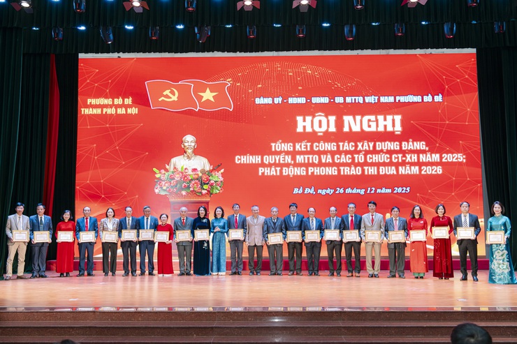Phường Bồ Đề tổ chức Hội nghị tổng kết công tác xây dựng Đảng, chính quyền, MTTQ và các tổ chức chính trị - xã hội năm 2025; phát động phong trào thi đua phấn đấu hoàn thành xuất sắc nhiệm vụ năm 2026- Ảnh 17.