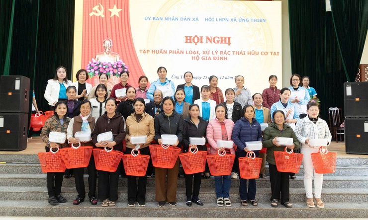 Tập huấn phân loại, xử lý rác thải hữu cơ và vệ sinh an toàn thực phẩm tại xã Ứng Thiên- Ảnh 10.