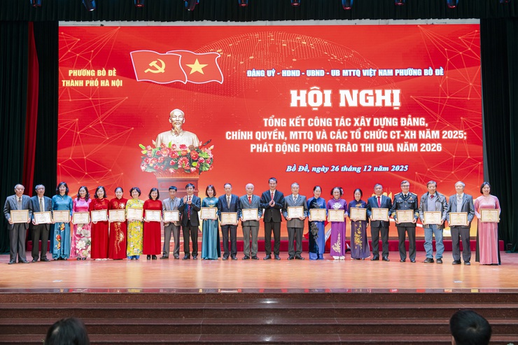 Phường Bồ Đề tổ chức Hội nghị tổng kết công tác xây dựng Đảng, chính quyền, MTTQ và các tổ chức chính trị - xã hội năm 2025; phát động phong trào thi đua phấn đấu hoàn thành xuất sắc nhiệm vụ năm 2026- Ảnh 19.