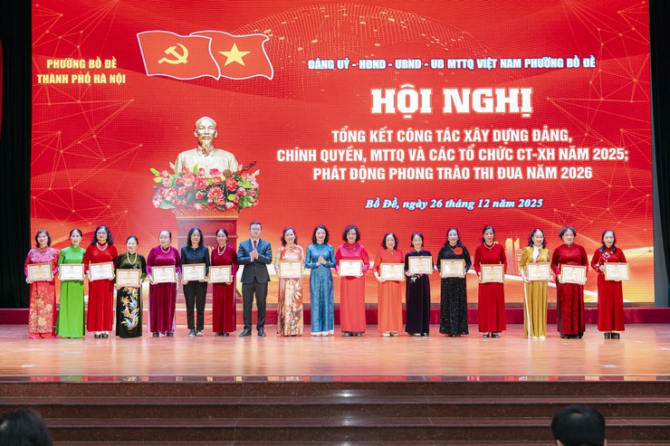 Phường Bồ Đề tổ chức Hội nghị tổng kết công tác xây dựng Đảng, chính quyền, MTTQ và các tổ chức chính trị - xã hội năm 2025; phát động phong trào thi đua phấn đấu hoàn thành xuất sắc nhiệm vụ năm 2026- Ảnh 20.