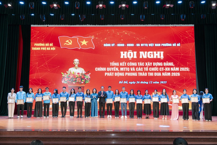 Phường Bồ Đề tổ chức Hội nghị tổng kết công tác xây dựng Đảng, chính quyền, MTTQ và các tổ chức chính trị - xã hội năm 2025; phát động phong trào thi đua phấn đấu hoàn thành xuất sắc nhiệm vụ năm 2026- Ảnh 22.