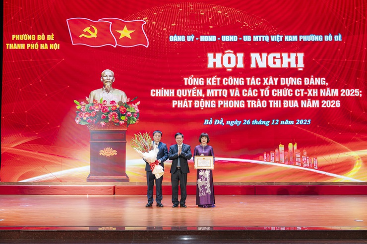Phường Bồ Đề tổ chức Hội nghị tổng kết công tác xây dựng Đảng, chính quyền, MTTQ và các tổ chức chính trị - xã hội năm 2025; phát động phong trào thi đua phấn đấu hoàn thành xuất sắc nhiệm vụ năm 2026- Ảnh 1.