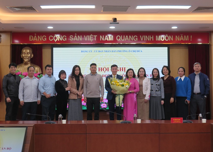 Phường Ô Chợ Dừa bổ nhiệm Phó Chánh Văn phòng HĐND & UBND và Phó Chủ tịch Hội LHPN phường- Ảnh 4.