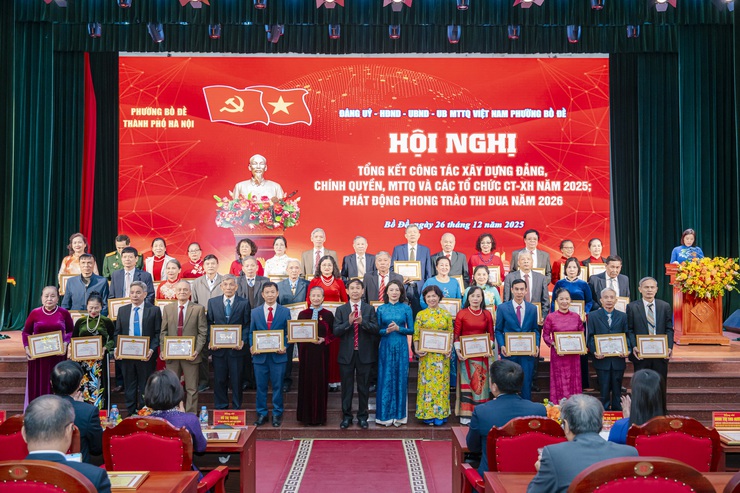 Phường Bồ Đề tổ chức Hội nghị tổng kết công tác xây dựng Đảng, chính quyền, MTTQ và các tổ chức chính trị - xã hội năm 2025; phát động phong trào thi đua phấn đấu hoàn thành xuất sắc nhiệm vụ năm 2026- Ảnh 24.