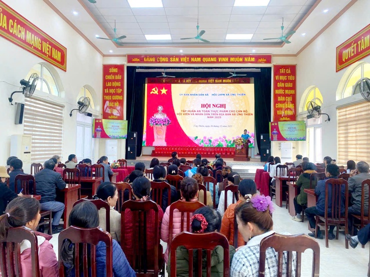 Tập huấn phân loại, xử lý rác thải hữu cơ và vệ sinh an toàn thực phẩm tại xã Ứng Thiên- Ảnh 1.