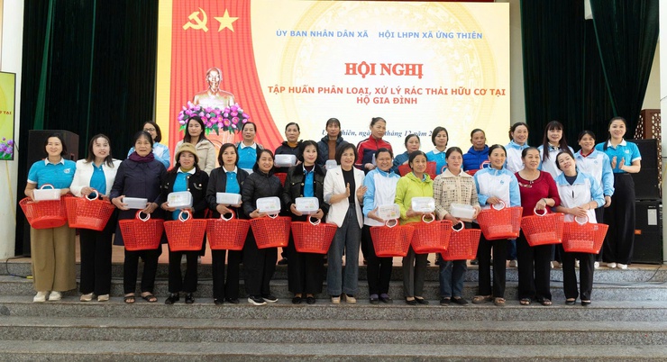 Tập huấn phân loại, xử lý rác thải hữu cơ và vệ sinh an toàn thực phẩm tại xã Ứng Thiên- Ảnh 9.