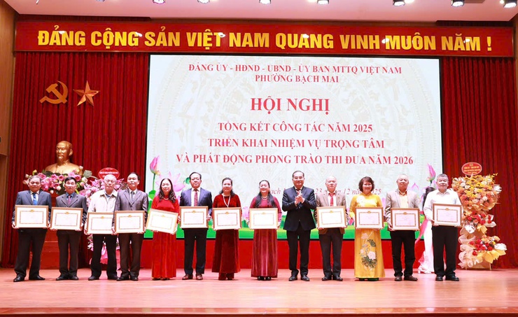 HỘI NGHỊ TỔNG KẾT CÔNG TÁC XÂY DỰNG ĐẢNG, XÂY DỰNG CHÍNH QUYỀN, HOẠT ĐỒNG CỦA MTTQ VÀ CÁC ĐOÀN THỂ CHÍNH TRỊ - XÃ HỘI NĂM 2025; TRIỂN KHAI PHƯƠNG HƯỚNG, NHIỆM VỤ NĂM 2026- Ảnh 4.