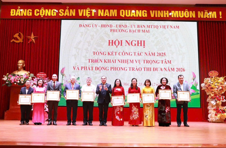 HỘI NGHỊ TỔNG KẾT CÔNG TÁC XÂY DỰNG ĐẢNG, XÂY DỰNG CHÍNH QUYỀN, HOẠT ĐỒNG CỦA MTTQ VÀ CÁC ĐOÀN THỂ CHÍNH TRỊ - XÃ HỘI NĂM 2025; TRIỂN KHAI PHƯƠNG HƯỚNG, NHIỆM VỤ NĂM 2026- Ảnh 6.