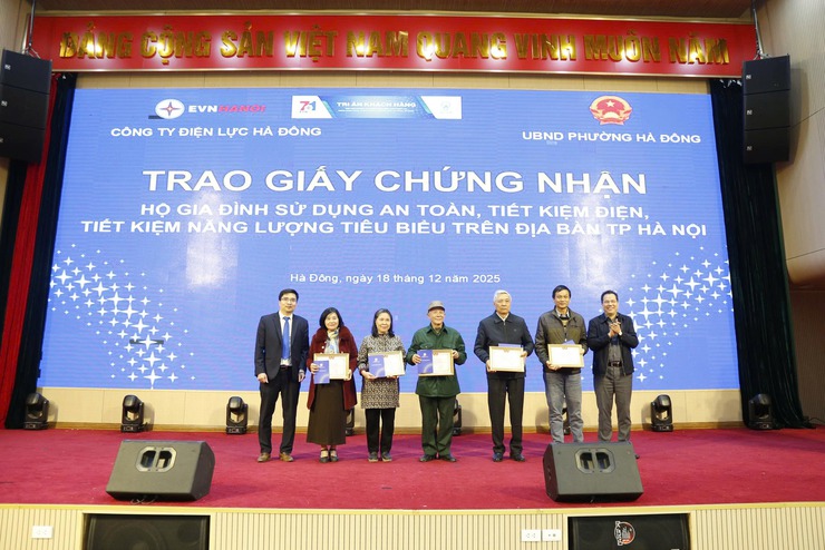 Phường Hà Đông tăng cường phối hợp bảo đảm cung ứng điện an toàn, ổn định- Ảnh 2.