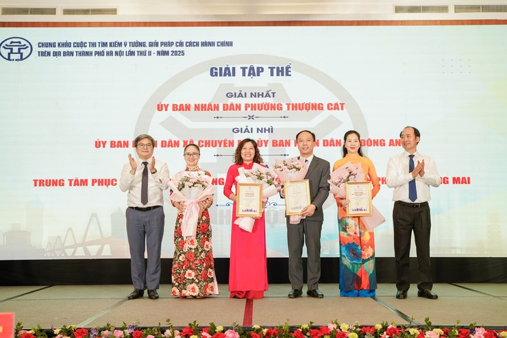 UBND xã Chuyên Mỹ đạt giải Nhì tập thể cuộc thi "Tìm kiếm ý tưởng, giải pháp cải cách hành chính TP Hà Nội lần thứ II - năm 2025"
- Ảnh 2.