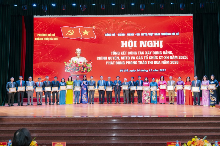 Phường Bồ Đề tổ chức Hội nghị tổng kết công tác xây dựng Đảng, chính quyền, MTTQ và các tổ chức chính trị - xã hội năm 2025; phát động phong trào thi đua phấn đấu hoàn thành xuất sắc nhiệm vụ năm 2026- Ảnh 10.