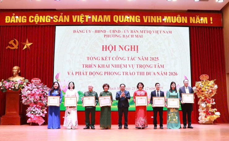 HỘI NGHỊ TỔNG KẾT CÔNG TÁC XÂY DỰNG ĐẢNG, XÂY DỰNG CHÍNH QUYỀN, HOẠT ĐỒNG CỦA MTTQ VÀ CÁC ĐOÀN THỂ CHÍNH TRỊ - XÃ HỘI NĂM 2025; TRIỂN KHAI PHƯƠNG HƯỚNG, NHIỆM VỤ NĂM 2026- Ảnh 8.