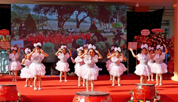 Trường Mầm non Cổ Đông đón Bằng công nhận trường đạt chuẩn Quốc gia mức độ 2- Ảnh 1.