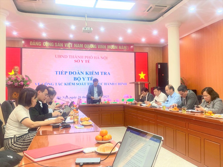 Y tế Hà Nội ghi nhận hiệu quả từ phân quyền, phân cấp trong giải quyết thủ tục hành chính - Ảnh 1.