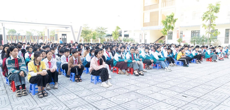 Tuyên truyền, phổ biến pháp luật cho học sinh - xây dựng môi trường học đường an toàn, lành mạnh- Ảnh 5.