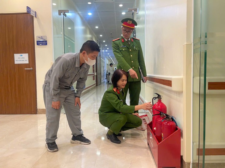 Tăng cường tuyên truyền, hướng dẫn an toàn PCCC&CNCH tại một số cơ sở y tế, bệnh viện, phòng khám tư nhân trên địa bàn.- Ảnh 6.