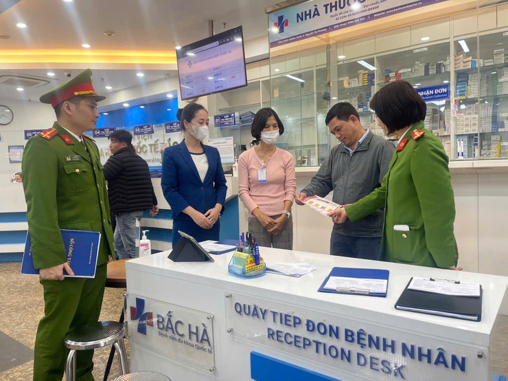 Tăng cường tuyên truyền, hướng dẫn an toàn PCCC&CNCH tại một số cơ sở y tế, bệnh viện, phòng khám tư nhân trên địa bàn.- Ảnh 1.