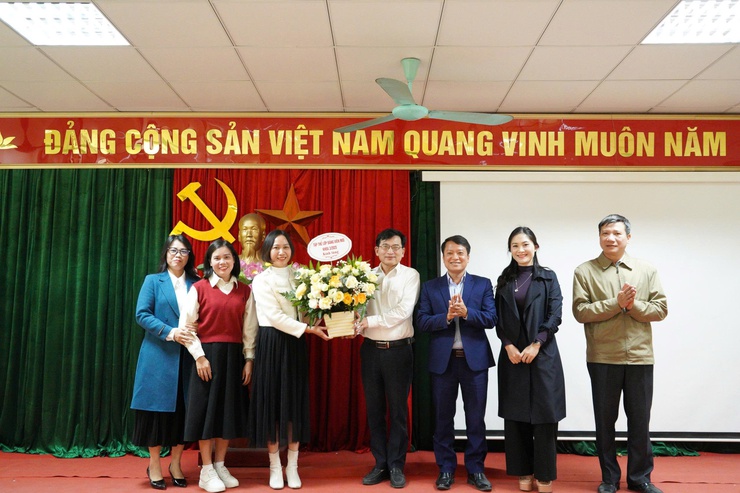 11 đồng chí đảng viên mới xã Quảng Bị hoàn thành Lớp bồi dưỡng lý luận chính trị khóa 3 năm 2025 tại Trung tâm Chính trị phường Chương Mỹ- Ảnh 6.