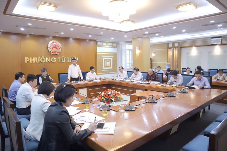 Tập thể lãnh đạo UBND phường Từ Liêm xem xét, thống nhất chỉ đạo, quyết định một số nội dung theo thẩm quyền

- Ảnh 1.