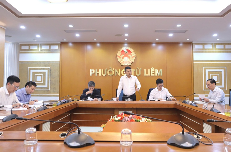 Tập thể lãnh đạo UBND phường Từ Liêm xem xét, thống nhất chỉ đạo, quyết định một số nội dung theo thẩm quyền

- Ảnh 2.