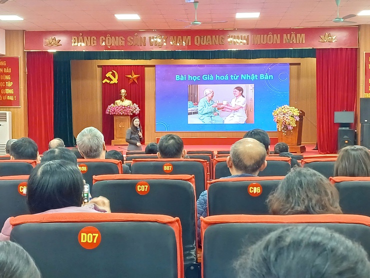 ỦY BAN NHÂN DÂN PHƯỜNG XUÂN PHƯƠNG TỔ CHỨC HỘI NGHỊ TUYÊN TRUYỀN PHỔ BIẾN LUẬT DÂN SỐ & CÔNG TÁC DÂN 
SỐ, NHÂN KỶ NIỆM NGÀY DÂN SỐ VIỆT NAM 26/12.
- Ảnh 4.