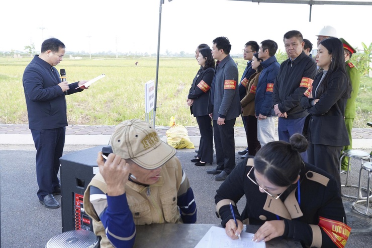 UBND xã cưỡng chế kiểm đếm bắt buộc thực hiện Dự án Cụm công nghiệp làng nghề Hòa Bình - giai đoạn 1- Ảnh 1.