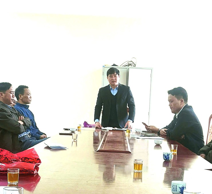 Xã Thạch Thất trao Giấy chứng nhận quyền sử dụng đất sau dồn điền đổi thửa cho nhân dân trên địa bàn- Ảnh 1.