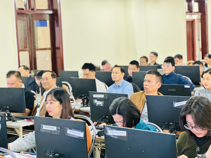 ỨNG DỤNG AI VÀ CÔNG CỤ SỐ, NÂNG CAO HIỆU SUẤT CÔNG VIỆC TẠI PHƯỜNG KIM LIÊN- Ảnh 16.