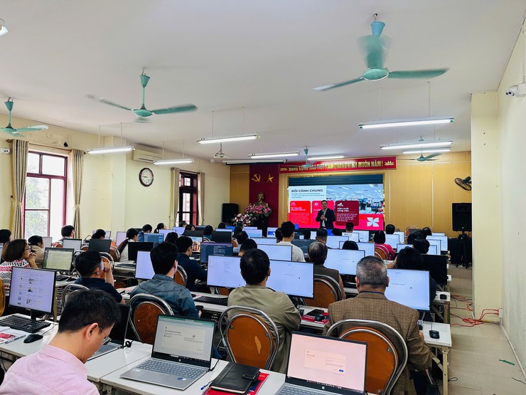 ỨNG DỤNG AI VÀ CÔNG CỤ SỐ, NÂNG CAO HIỆU SUẤT CÔNG VIỆC TẠI PHƯỜNG KIM LIÊN- Ảnh 17.