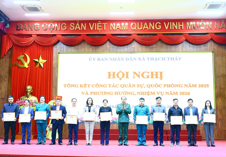 Thạch Thất tổ chức hội nghị tổng kết công tác quốc phòng, quân sự địa phương năm 2025- Ảnh 8.
