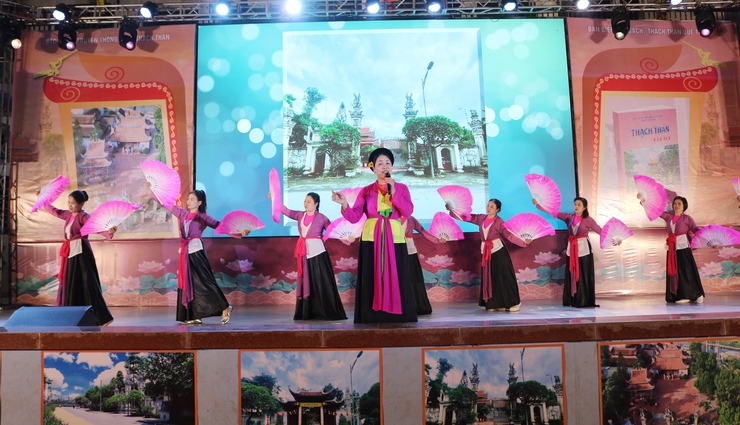 Đêm nghệ thuật “Hồn quê Thạch Thán” – bản hòa ca của tình yêu làng quê- Ảnh 11.