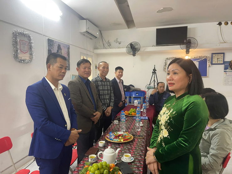 Phường Nghĩa Đô  thăm, chúc mừng các điểm nhóm Tin Lành nhân dịp Lễ Giáng sinh năm 2025
- Ảnh 2.