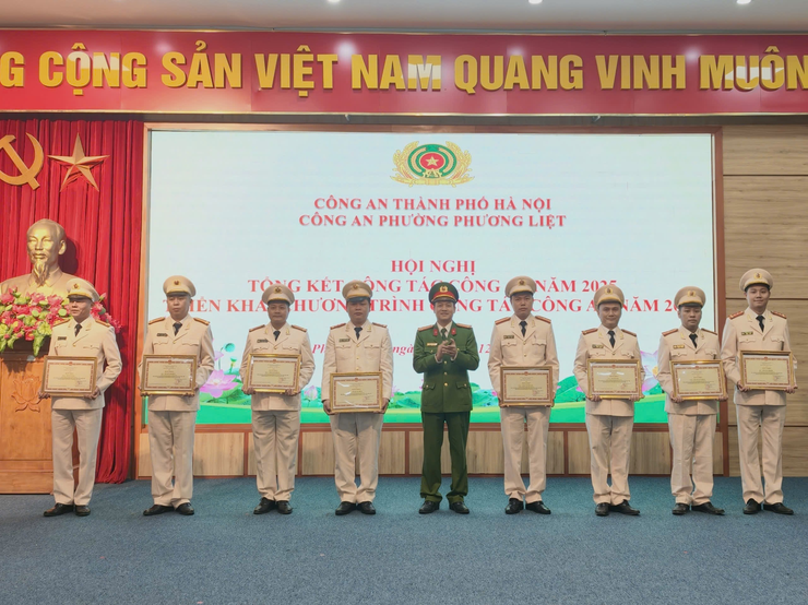 Công an phường Phương Liệt tổ chức tổng kết công tác năm 2025, triển khai công tác năm 2026; triển khai kế hoạch cao điểm.- Ảnh 3.
