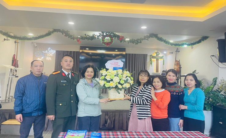 Phường Nghĩa Đô  thăm, chúc mừng các điểm nhóm Tin Lành nhân dịp Lễ Giáng sinh năm 2025
- Ảnh 3.