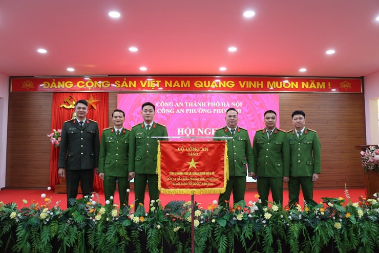 Công an phường Phúc Lợi tổng kết công tác công an năm 2025, triển khai chương trình công tác công an năm 2026
- Ảnh 5.